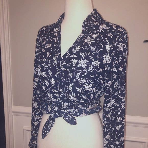Express: Small Navy & White Floral V-neck, Button Blouse! - Picture 1 of 5